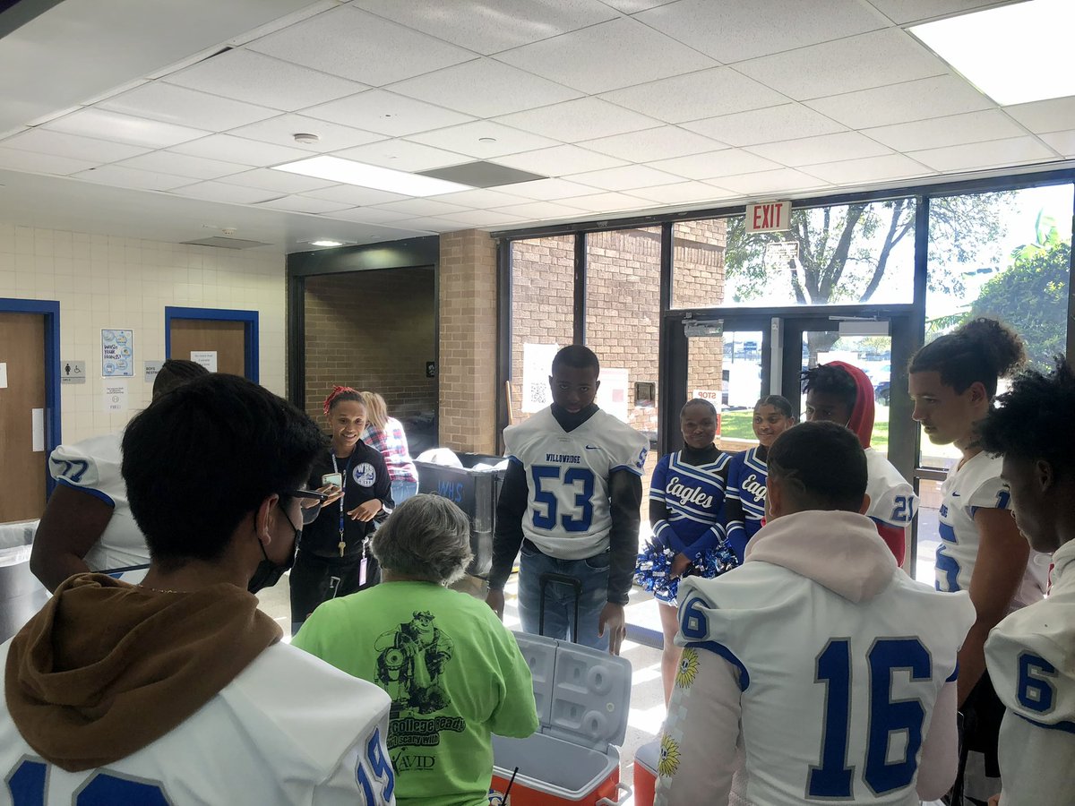 Willowridge HS (@willowridge_hs) on Twitter photo Eagle football 🏈 honoring staff members who SOAR 🦅 #blazeblue <a href="/WillowridgeFB/">Willowridge Football</a> Eagle football 🏈 honoring staff members who SOAR 🦅 #blazeblue <a href="/WillowridgeFB/">Willowridge Football</a>