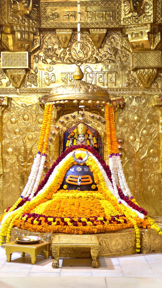 श्री सोमनाथ महादेव मंदिर,
प्रथम ज्योतिर्लिंग - गुजरात (सौराष्ट्र)
दिनांकः 06 नवम्बर 2021, कार्तिक शुक्ल द्वितीया - शनिवार
सायं शृंगार
11213575