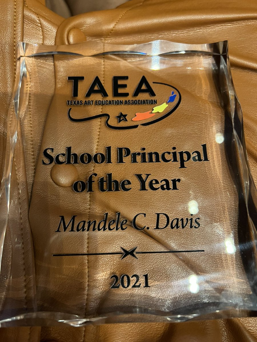 Mandelé C. Davis tweet media