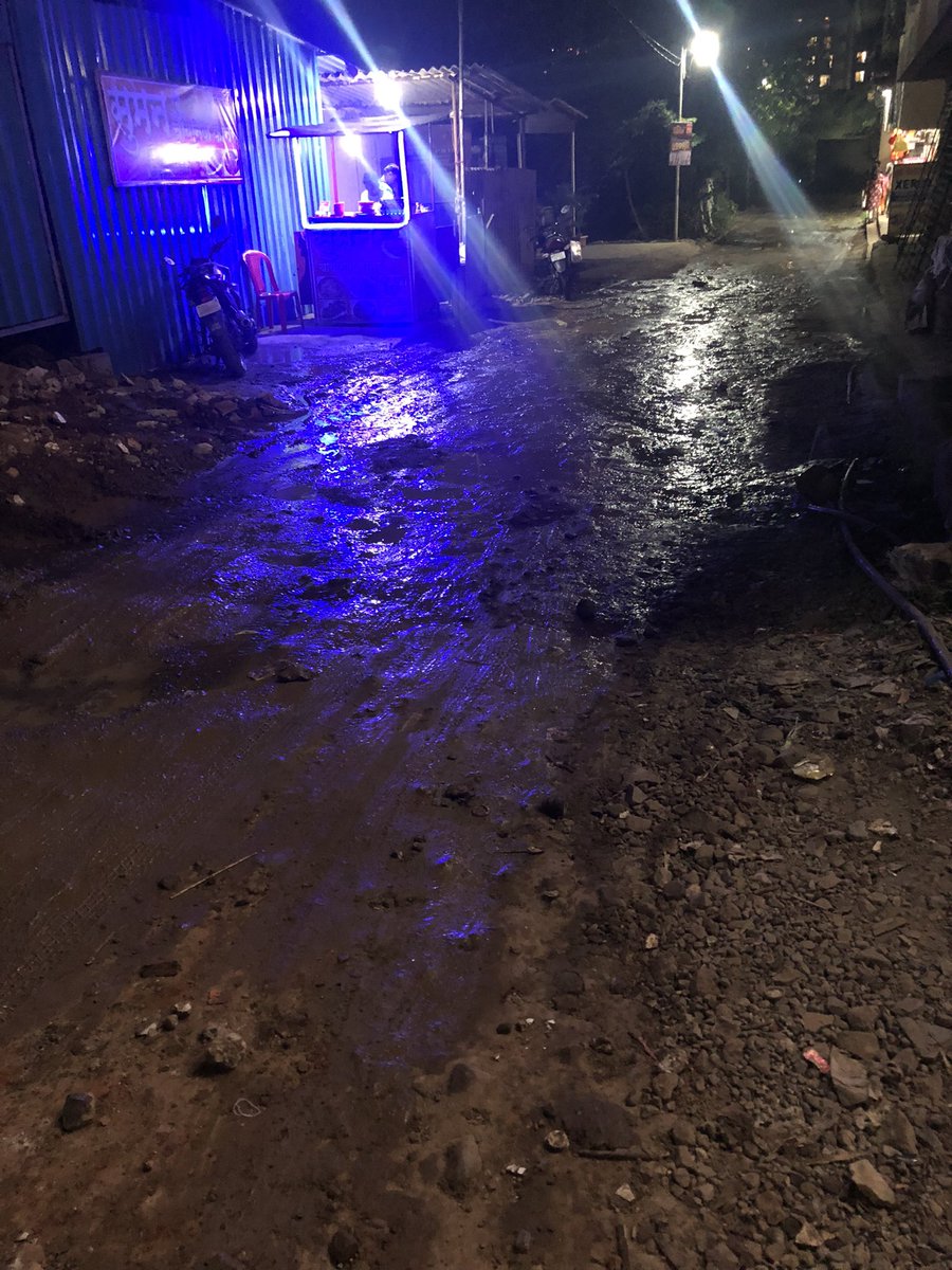 Nikhilparab1502's tweet photo. No Street light illuminating in Diwali #patheticmanagement @KDMCOfficial @cekalyan @DrSEShinde @AUThackeray @OfficeofUT @rajupatilmanase Union Bank Dombivli east Ravikiran kade janarya rastya chi halat plus no street light in this festival of lights. @Swapnil80336122 https://t.co/HtYLoMB2M6