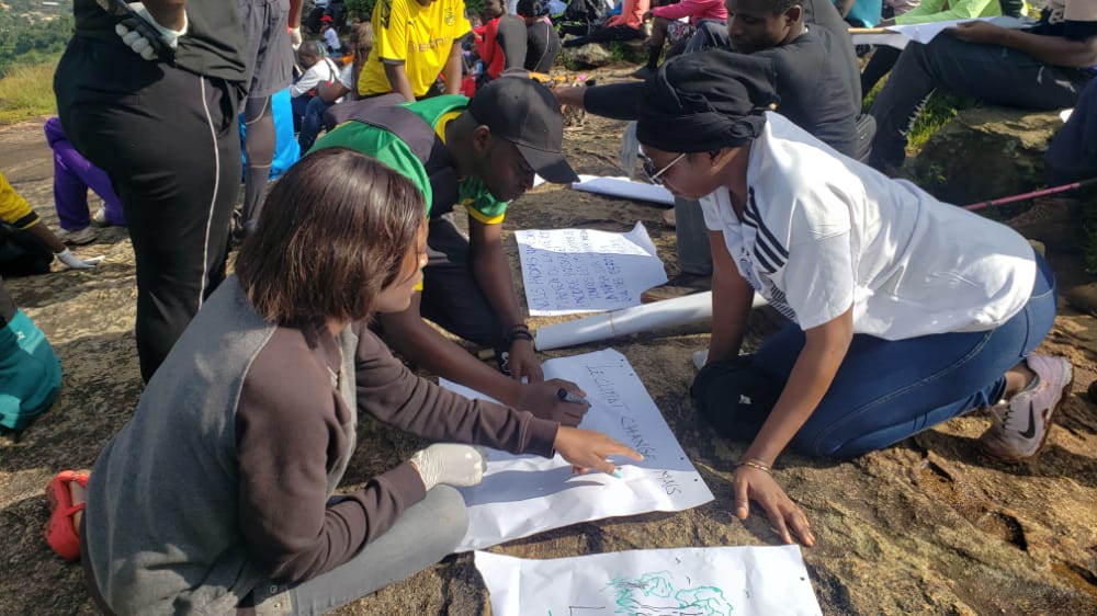 ForCfe's tweet photo. Participation de @ForCfe à la marche pour la #ClimateJustice
#EndClimateImperialism
#stopPromesses
#ActionNow pour le #ClimateCrisis https://t.co/2tf0C73wln