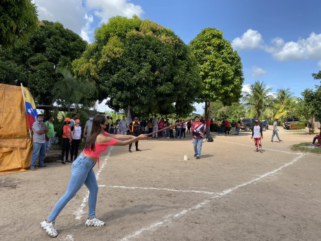 comandosergioh's tweet photo. Compartiendo con nuestra juventud de la comunidad y de #FVU porque somos inclusión y servicio al pueblo! Juntos lo hacemos mejor
#LeerIndependiza https://t.co/eM03qhL6vP