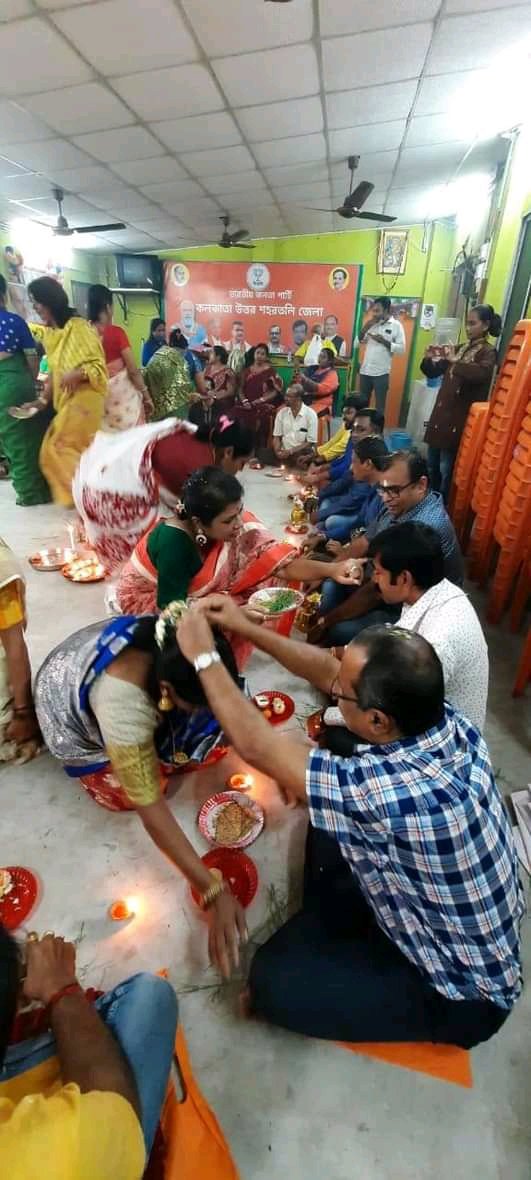 jana_subhra's tweet photo. #Amar Poribar BJP Poribarer Dada Bhai der Mangal Kamonai Kichu Muhurtho 
#happybhaifota
#HappyBhaiDooj2021 https://t.co/hwInbnVYgU
