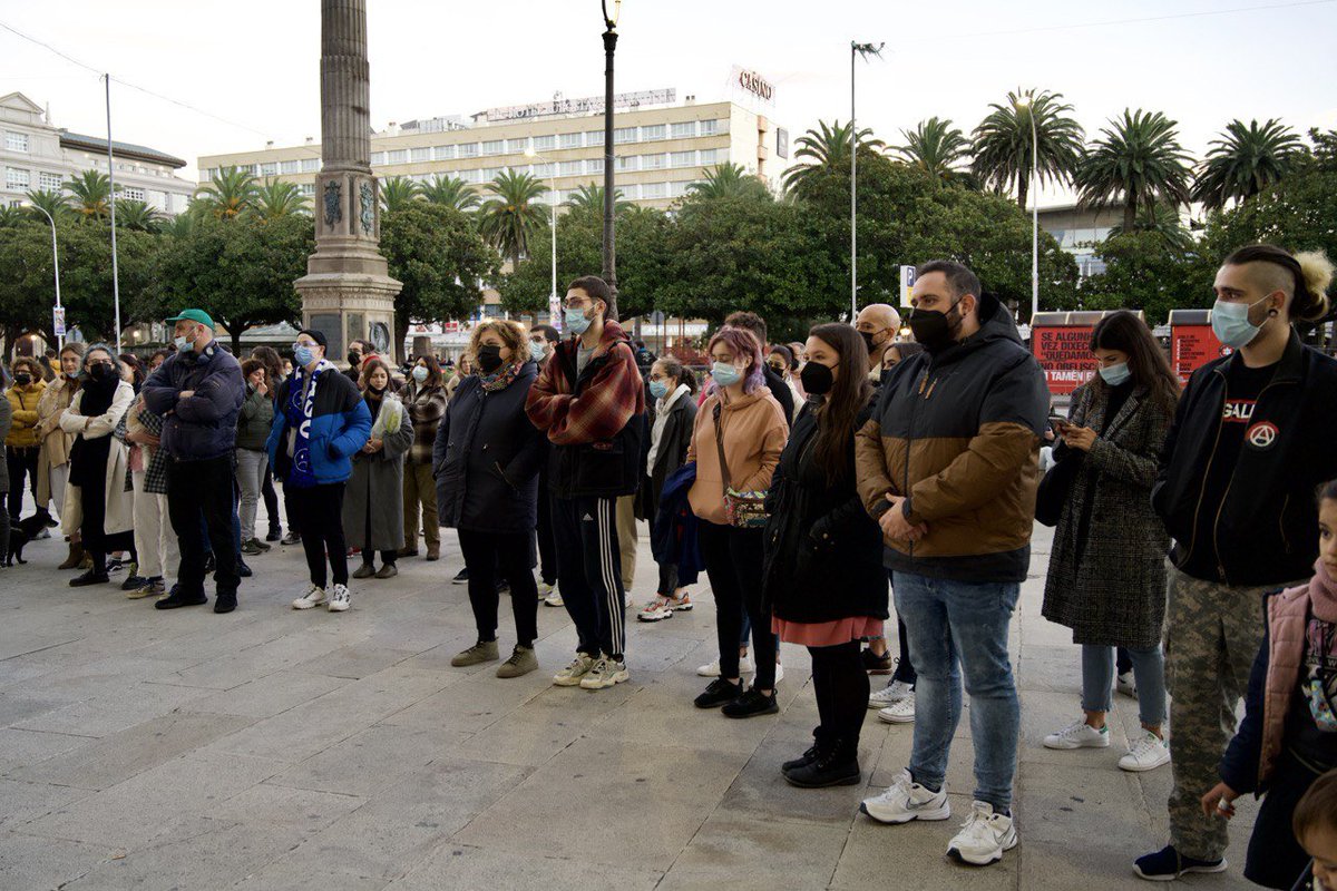 mareatlantica's tweet photo. Logo da brutal agresión sufrida por unha muller trans en Lugo, que case lle custa a vida, respondemos ao chamamento de @AvanteLGBT para concentrarnos hoxe no Obelisco. Porque contra o odio non cabe o silencio. 
#StopLGBTIfobia #GaliciaSenOdio #CoruñaSenOdio https://t.co/MthlMSTBp0