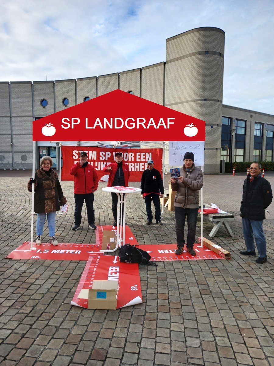 robert_limbach's tweet image. 🍅#SPjournaal🍅
Vandaag met een team van 6 collega SP'ers bij de burgers geïnformeerd, waar men wil dat de gemeente op gaat inzetten.
Het dak van de party tent is getekend. Was er nog niet bijgeleverd. Maar zo zou het de volgende keer uit kunnen zien. 😊😊
#SPLANDGRAAF