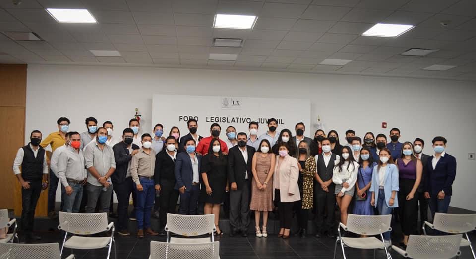 JGuevaraColon's tweet photo. “Romper paradigmas para los jóvenes no es solamente una oportunidad, sino un deber también” 
-Foro Legislativo Juvenil @Rjxmqro  #60Legislatura @ale_anbec @YOSOYHIRAM4 @jair_miquel https://t.co/bMOcH0T4f9