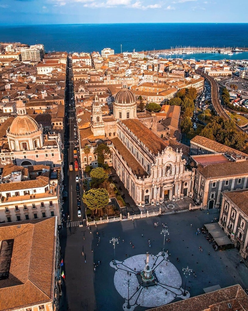 FOTO DEL GIORNO
FOTO DI  <a href="/world_walkerz/">World Walkerz</a>
LUOGO  Piazza Duomo 
L O C A L  M A N A G E R -  pietrocarus
S E L E Z I O N A T A  D A - @pietrocarus
T A G - #ig_catania #catania 
M A I L - igworldclub@gmail.com

S O C I A L - 
Facebook: Ig_catania &amp;  IG Sicilia
Twitter : IgCatania…