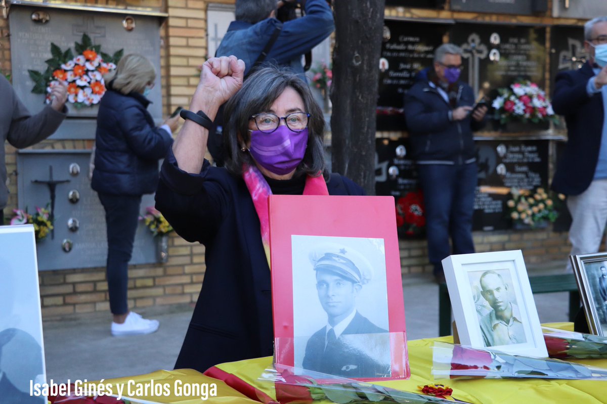 isabelgines's tweet photo. Hoy ha sido un acto muy emotivo
La entrega de los restos de la fosa 115 en Paterna 
Ojalá un día las fosas y cunetas estén vacíos y los familiares recuperen a sus seres queridos
Justicia necesaria https://t.co/QNBs4RO2b5
