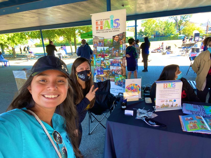 MsAinHTX's tweet photo. Checked out the @HAIS_ECHS table at the @HamiltonMS1 block party !! Fun fact , I graduated from HAIS in 2012 , the 3rd graduating class . @MJThibaut #nomakeupSaturdays lol https://t.co/miRreNk6Ww