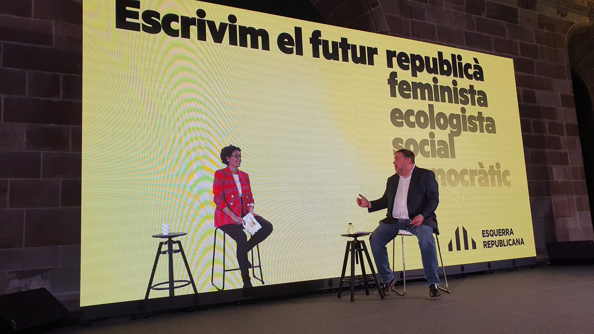 Jordi_Orobitg's tweet photo. Amb una ovació eixordadora, inacabable, la militància d' @Esquerra_ERC rep @junqueras i @martarovira El primer acte presencial amb els nostres líders Els del partit que lidera la Generalitat Republicana La que escriu el futur republicà, feminista, ecologista, social i democràtic https://t.co/kFIxEQqJer