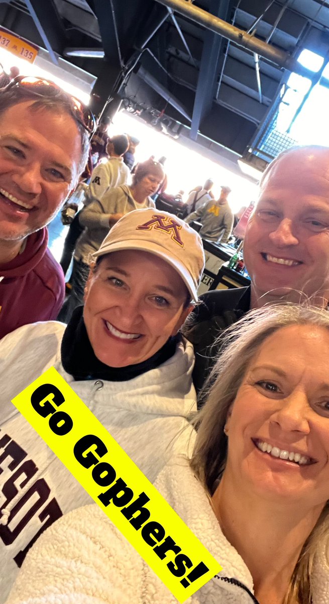 NelsenChristina's tweet photo. #gophergameday Happy 50th Kris and @bucker88 https://t.co/8uO8tdn9cq