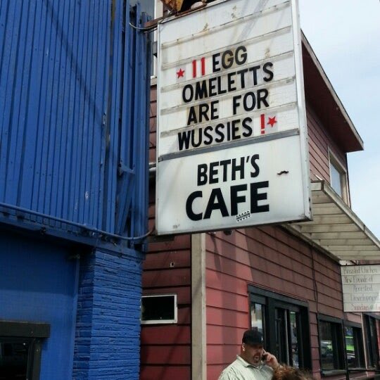 ThorstenHans's tweet photo. 7 years ago. 

🤯 one of the best breakfast locations in Seattle #BethsCafe because 

11 egg omletts are for wussies

Missing the evergreen state 😭🇺🇸 https://t.co/KId9NmLyZY
