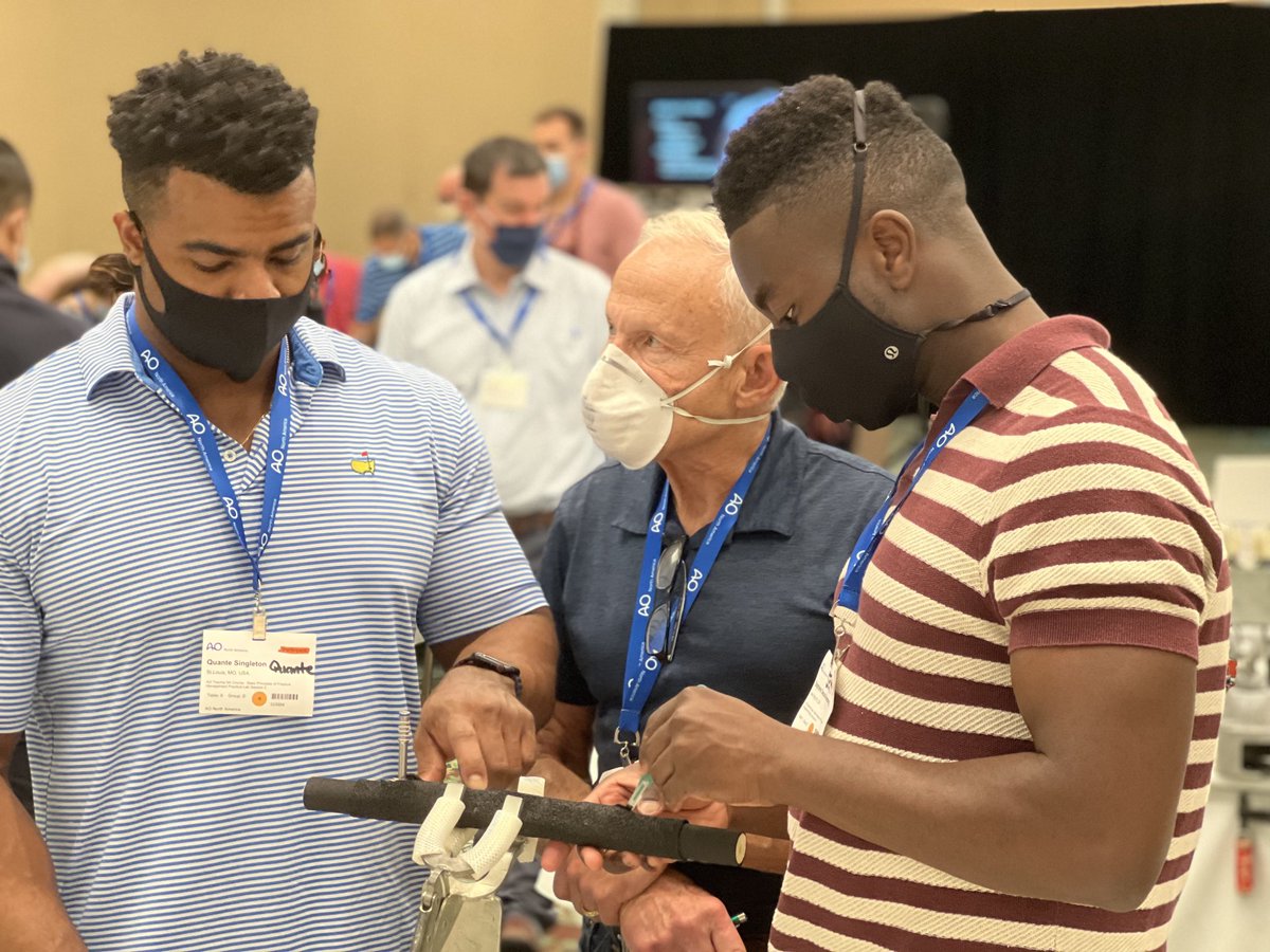 Dr Herb Alexander, retired Navy Captain, Orthopaedic Trauma Surgeon and AONA faculty imparting 38 years of knowledge to our next generation of orthopaedic surgeons ⁦⁦⁦<a href="/AONorth/">AO North America</a>⁩ Orlando Principles in Fracture Management ⁦#orthotwitter