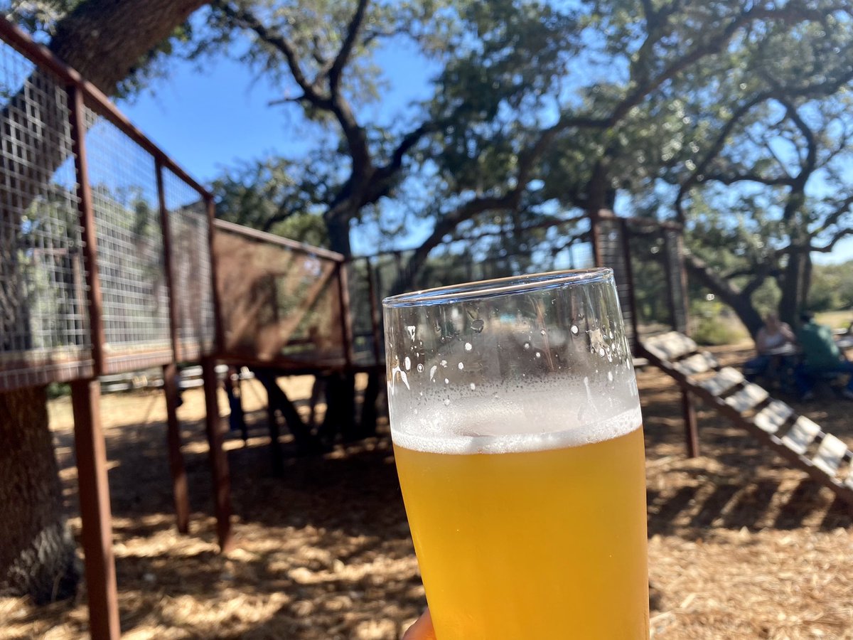 Wedding in the hill country this weekend, so it’s a perfect afternoon to be outside at <a href="/VistaBrewing/">Vista Brewing</a>. #craftbeer