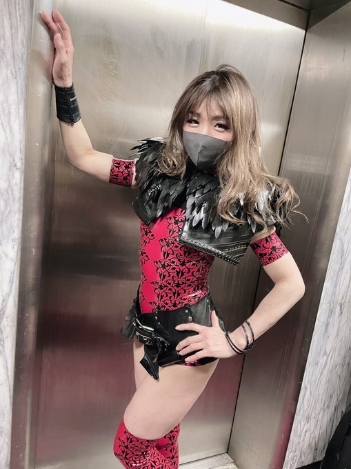 倖田李梨’s pics and videos