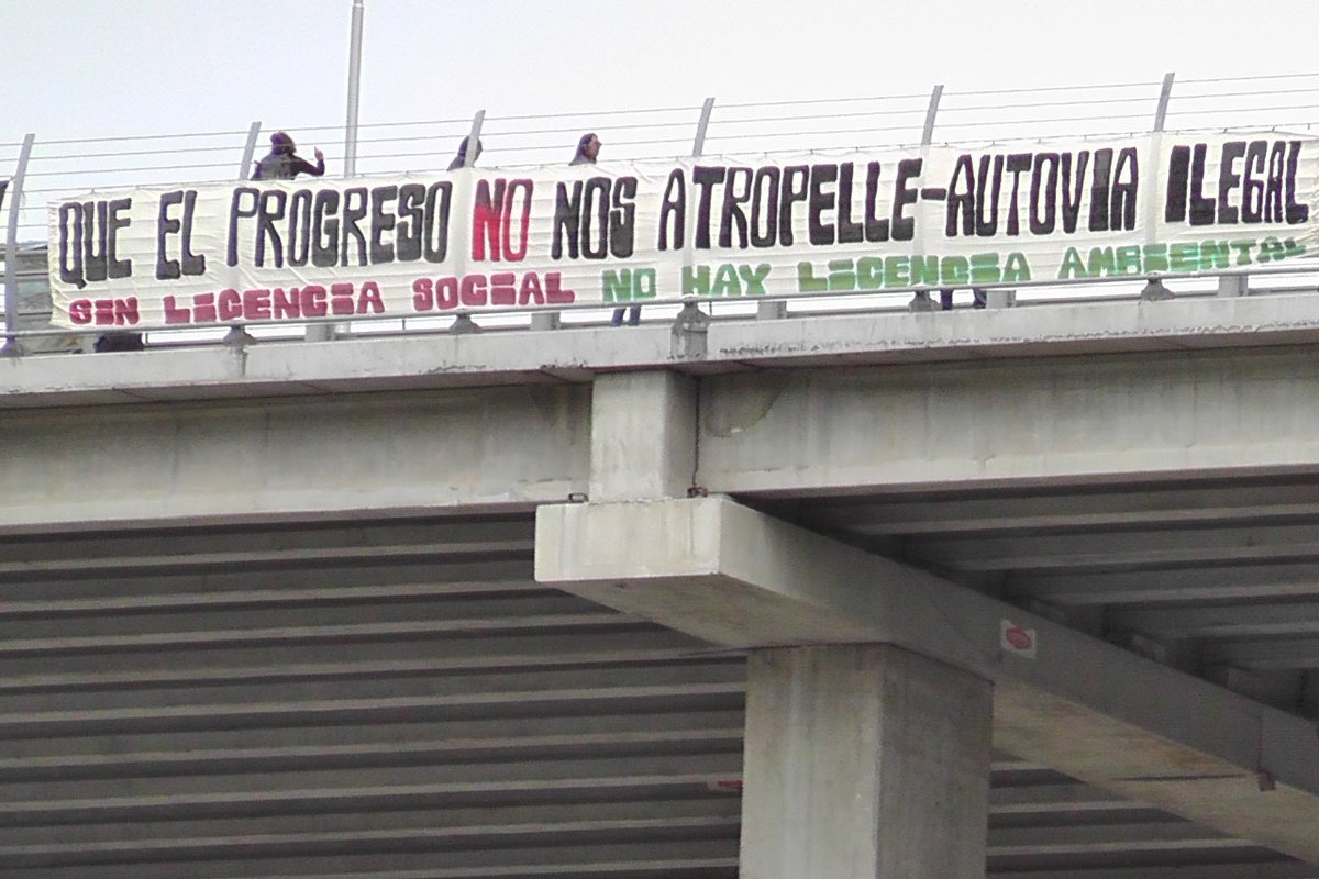 ArganarazNoel's tweet photo. Las y los vecinos de Punilla se organizan para repudiar los atropellos. Dicen bien claro: sin licencia social y ambiental no hay progreso!
#autovía #autoviapunilla #asambleaporambiente https://t.co/at2jhuBwu3