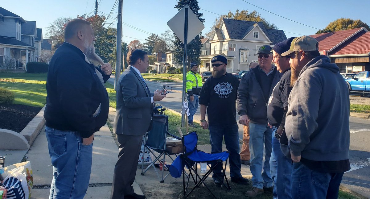 JohnCranley's tweet photo. Proud to stand with members of @steelworkers Local 3057 in Shelby. 500 workers are on strike because ArcelorMittal won't bargain with them for fair wages &amp; working conditions. Ohio's economy relies on workers being treated fairly. This employer must sit down with the union ASAP https://t.co/09Y499M82N