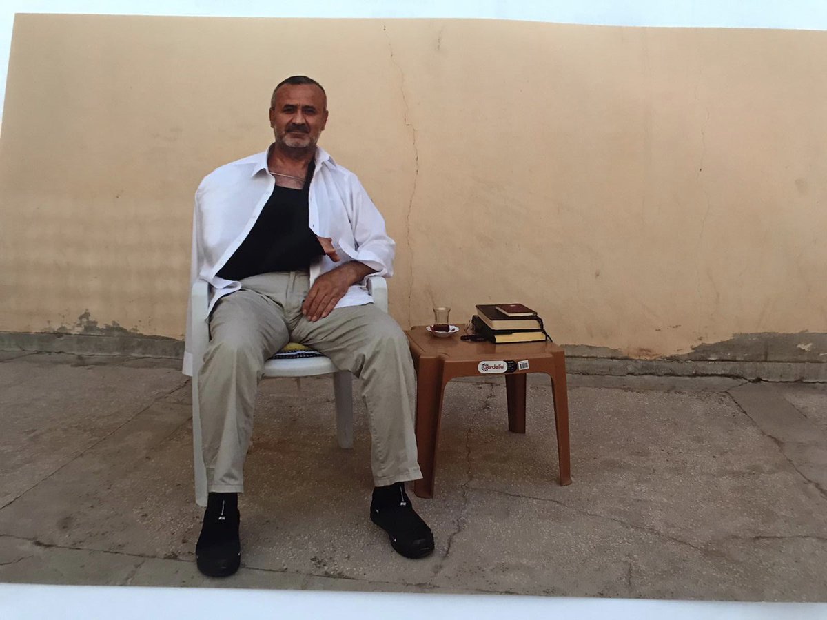 HasanCucuk's tweet photo. Orhan İnandı, Kırgızistan’dan haramice kaçırıldıktan 35 gün sonra Türkiye’de ortaya çıkarıldı. İşkence edilip kolu üç yerden kırılan İnandı’nın Sincan Cezaevi'ndeki son halinde kolu hala askıda. 

Sistematikİşkence Yargılanacak https://t.co/1ZPYz8pTCd