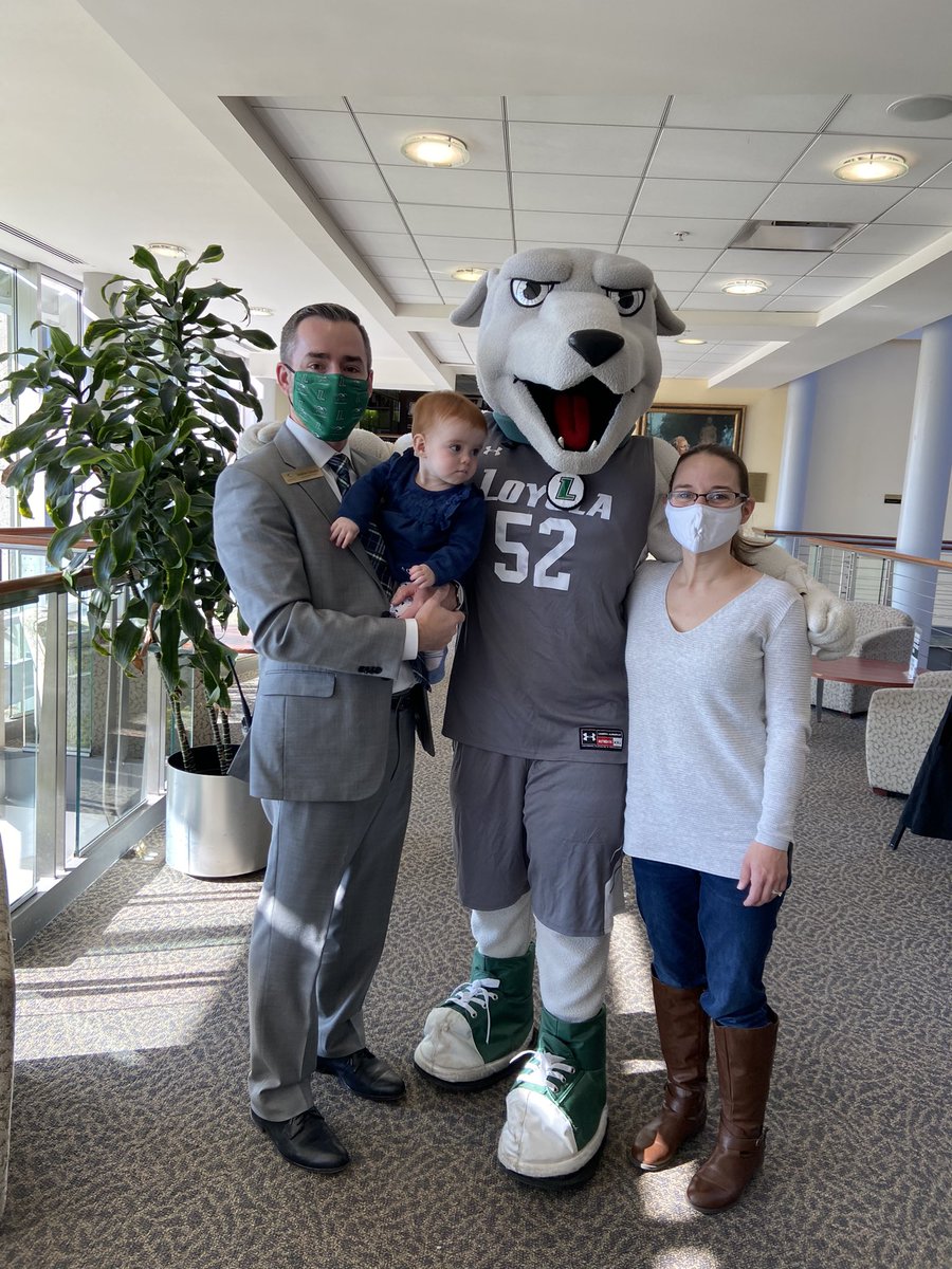 andrewcevasco's tweet photo. This was a historic week in the history of @LoyolaMaryland. First, remarks from a new president, second, take-your-daughter-to-work at our first large-scale open house. https://t.co/wlLSeA0SDg