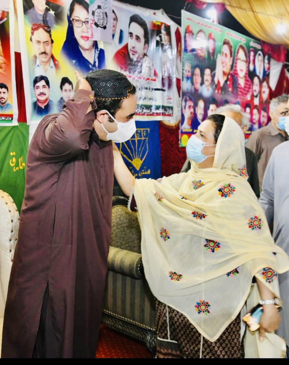 SeemiSoomro's tweet photo. At Ratodero with Chairman Bilawal Bhutto Zardari and respected adi faryal talpur sahiba 🇱🇾@mahenoor28 @Soomro_9 @tahasoomro @BBhuttoZardari @laghari_rehana https://t.co/ZUbl0SB2zh