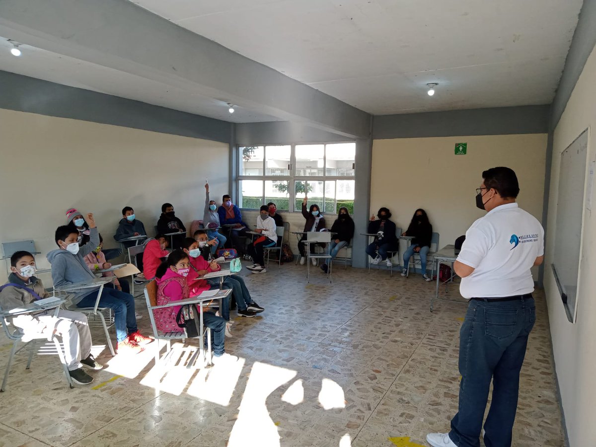 AzulesBand's tweet photo. Otro día más de trabajo...
Estamos muy contentos con la respuesta, el entusiasmo y el progreso de parte de los alumnos que seguramente pronto lograremos grandes cosas con ellos.
#BLMB https://t.co/Wz0BIYCY6n