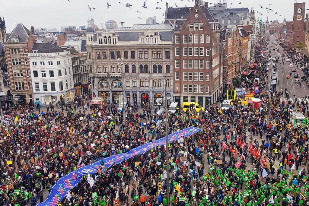 All across Europe they March in the thousands. No more false promises, no more delays, no more ‘blah, blah, blah.’

Time to #ActOnClimate.

#ClimateCrisis #climateaction #climate #energy #COP26 #COP26Glasgow #auspol #cdnpoli