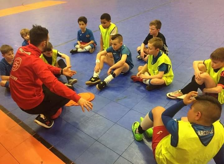 FutsalLeon's tweet photo. Extremely proud to continue guide @tedjh's development. Outstanding progress over the years that now leads to his first team futsal appearance tomorrow. Keep up the good and hard work you continue to do! @MarcosLeon_Fs5
#futsaljourney #maestro #skills #tedinho #milestone https://t.co/d9JzosSfQw