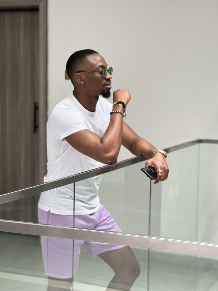 SagaDeolu's tweet photo. Hello Twitter, How’s your Saturday going??? https://t.co/YpbKQscASY