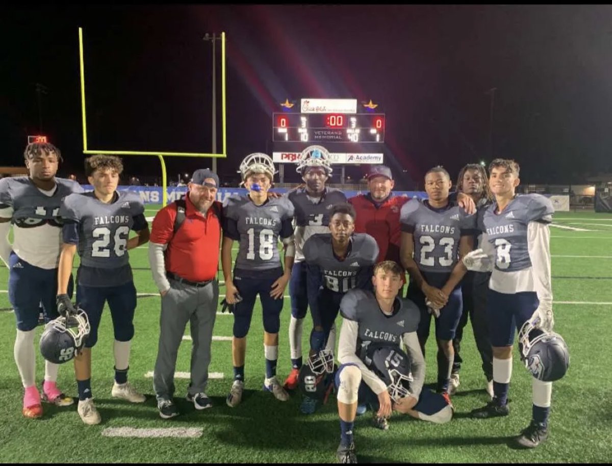 _Julian12k's tweet photo. I Couldn’t ask for a better coaching staff and a better environment this year. I wanted to thank all of my coaches for building me as a Man and an better Student Athlete, and giving me an opportunity to do what I love. I will make all of u proud at the next level.💯❤️ #PTN https://t.co/n0HndeW3qY