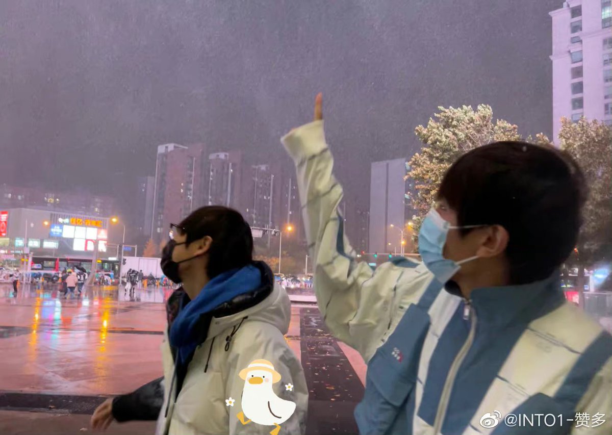 duolyyy's tweet photo. Santa weibo update!

first snow❄️ we finally meet✨

#Santa #YuYang #AK https://t.co/HUtuwb0E0X
