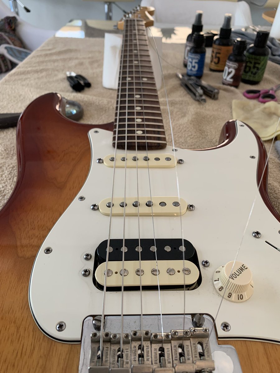 JerryParks14's tweet photo. It’s time. #lawrocksdubai #fender #ernieball https://t.co/VJNEiHgaXs