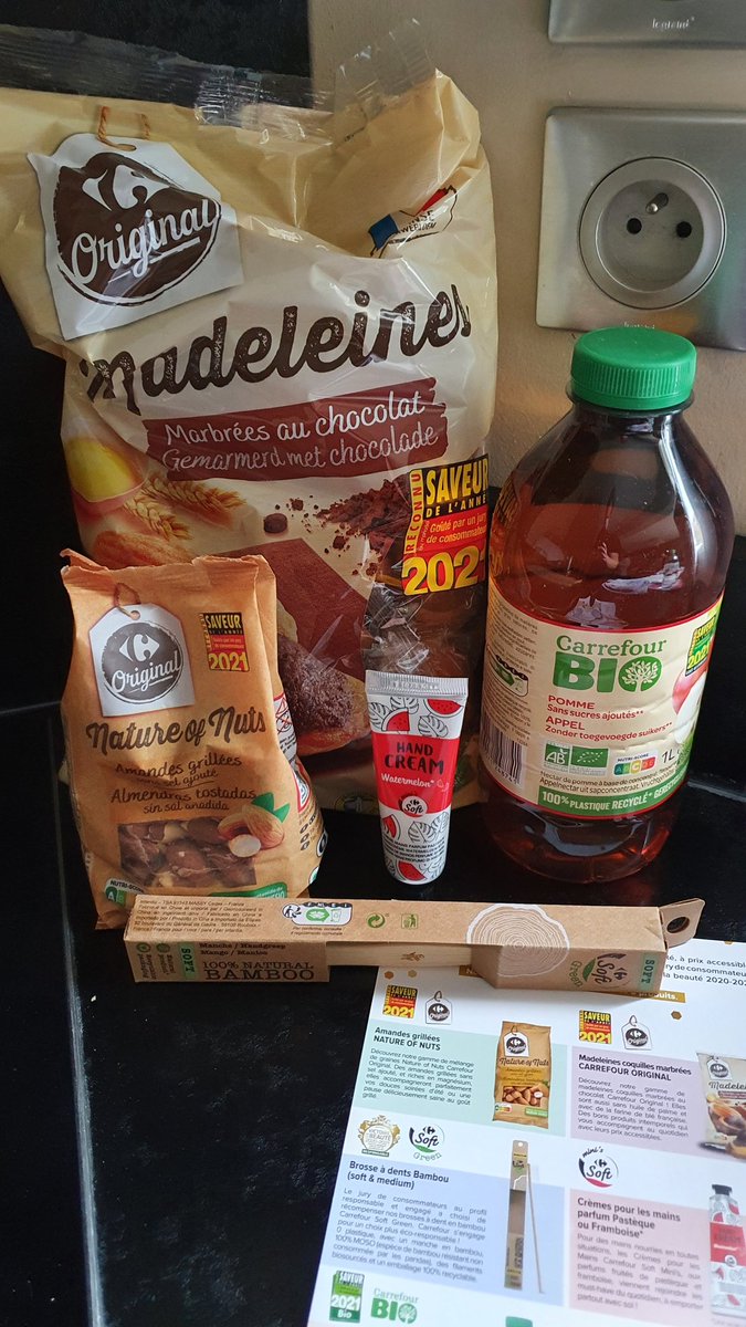FollowGuiPoM's tweet photo. Merci @CarrefourFrance de la part de ma Maman qui a eu la bonne surprise de recevoir un cadeau inattendu en ce jour particulier!
#MerciCarrefour https://t.co/9Pb18OwNEN