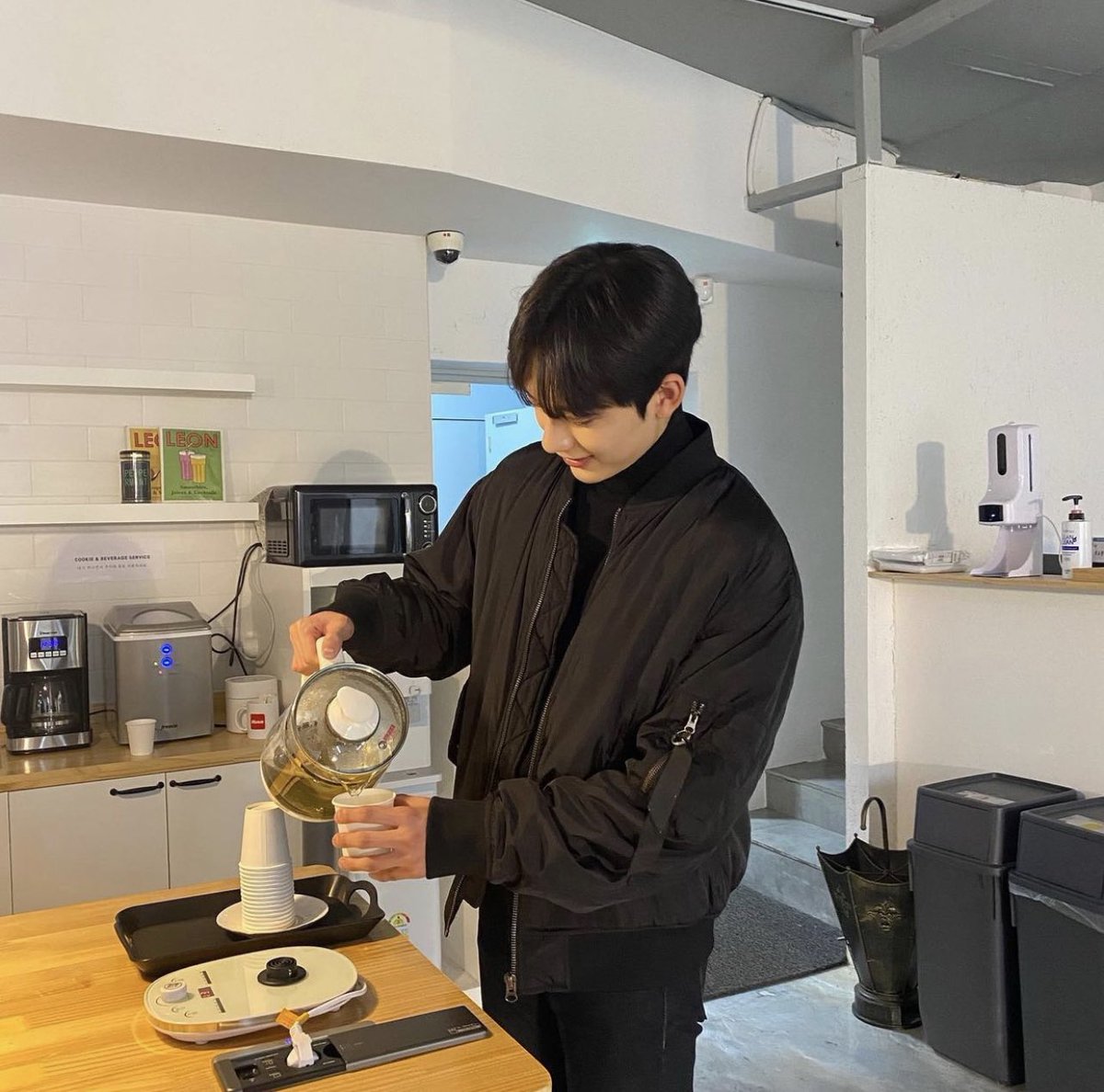 lingu__bsvvt's tweet photo. 울 배우님 이게 얼마만이야…..🥺🤍🤍 https://t.co/xke2JA32kJ