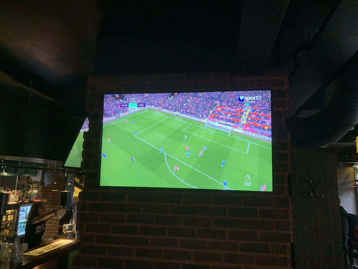2kerroksesta's tweet photo. Pieni tuumaustauko historia- ja kulttuuririentojen keskell��: Manchester ❤️

#Joensuu #BarPlay https://t.co/RnH1t99pdC