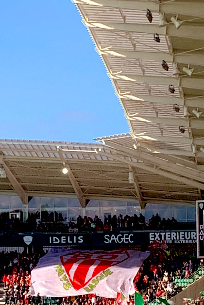 Les supporters du <a href="/BOPBweb/">BOPBweb</a> je vous fait un immense ♥️ avec les doigts , vous êtes géniaux on entend que vous , je me crois à aguilera ! #SPBO @alizeedesmars