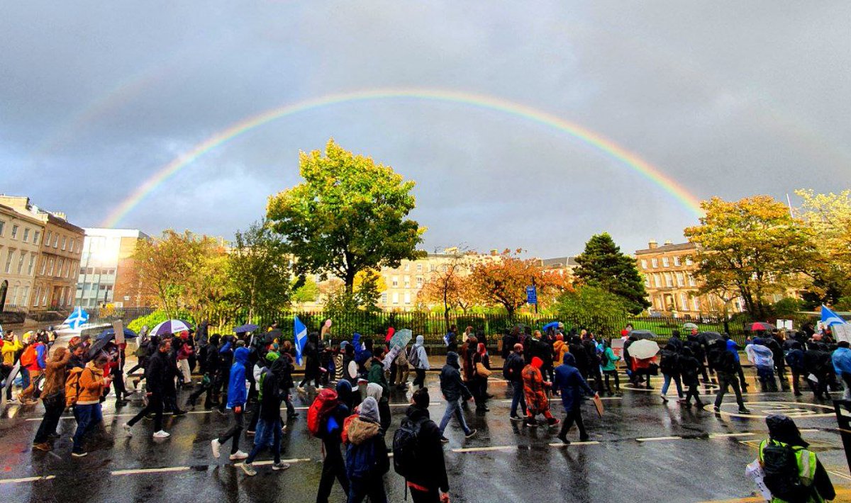 🔥🔥 OVER 100,000 PEOPLE TAKE TO THE STREETS IN GLASGOW TO DEMAND CLIMATE JUSTICE.

The era of injustice is over. We need climate action that works for all of us, not just the people with the most money in their pocket. 

#COP26GDA #COP26 #CLIMATEJUSTICE