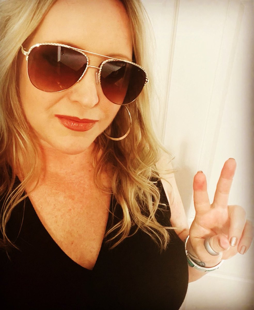 SusieQTravels's tweet photo. I flash the ✌🏼 sign often. It’s what I do…except maybe when in New Orleans. 🤷🏼♀️😂 Have a great weekend y’all!
#OklahomaTravelAgent #Vacation #IBookAllDestinations #KingdomDestinations #EarmarkedByDisney #UniversalPreferredAgency #AllInclusive #CruiseExpert #LiveLifeToTheFullest https://t.co/DOXrLKsbwX