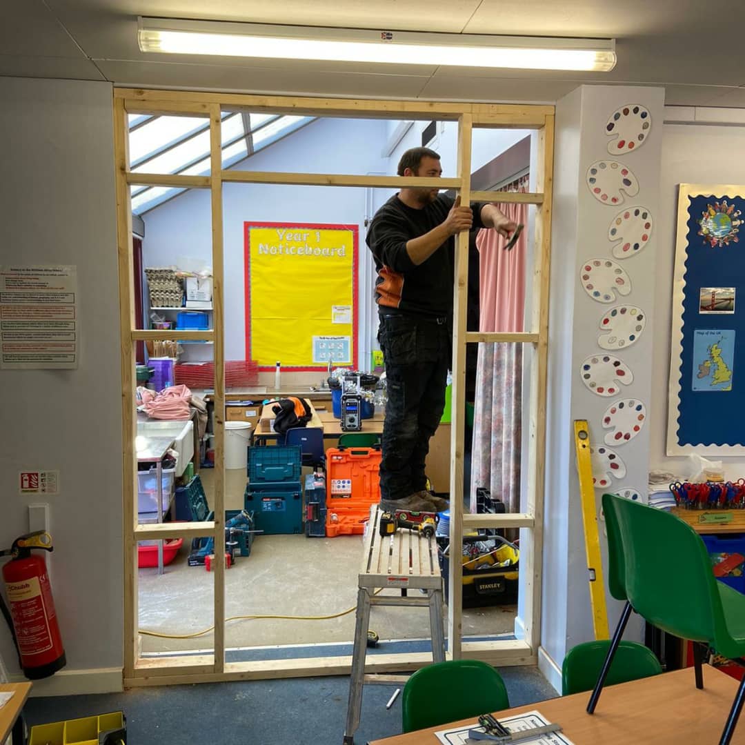 DHatcherBuild's tweet photo. William Alvey School 🏫 
Bespoke frame being fitted to house the new door creating 2 seperate classroom spaces
Job well done! https://t.co/4zKa1m1Uk9