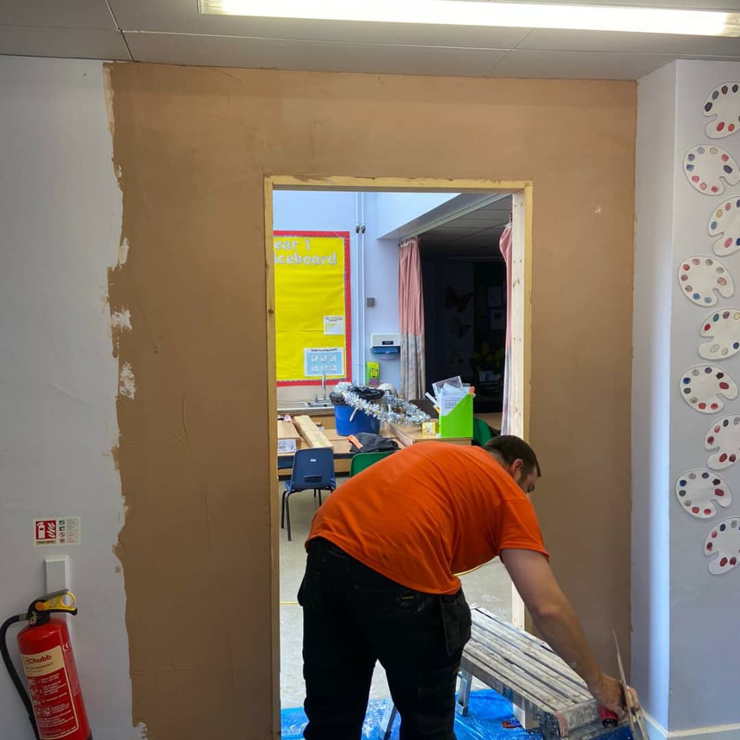 DHatcherBuild's tweet photo. William Alvey School 🏫 
Bespoke frame being fitted to house the new door creating 2 seperate classroom spaces
Job well done! https://t.co/4zKa1m1Uk9
