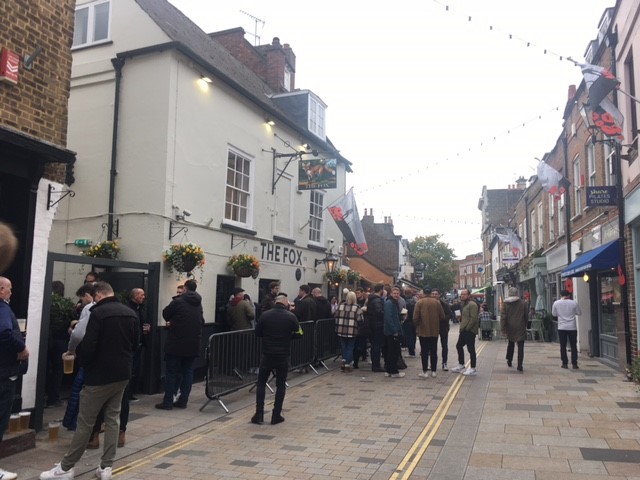 ChurchStTwicker's tweet photo. It is the #EngvsTonga game today @Twickenhamstad   Church Street of Twickenham is really buzzing! Our pubs, cafes &amp; all our lovely restaurants extend a warm welcome to all our visitors &amp; hope everyone is enjoying the atmosphere! ❤🇬🇬🍻🍽 @WorldRugby  @EnglandRugby @RFUHomeTurf https://t.co/9GSxvNaCWg