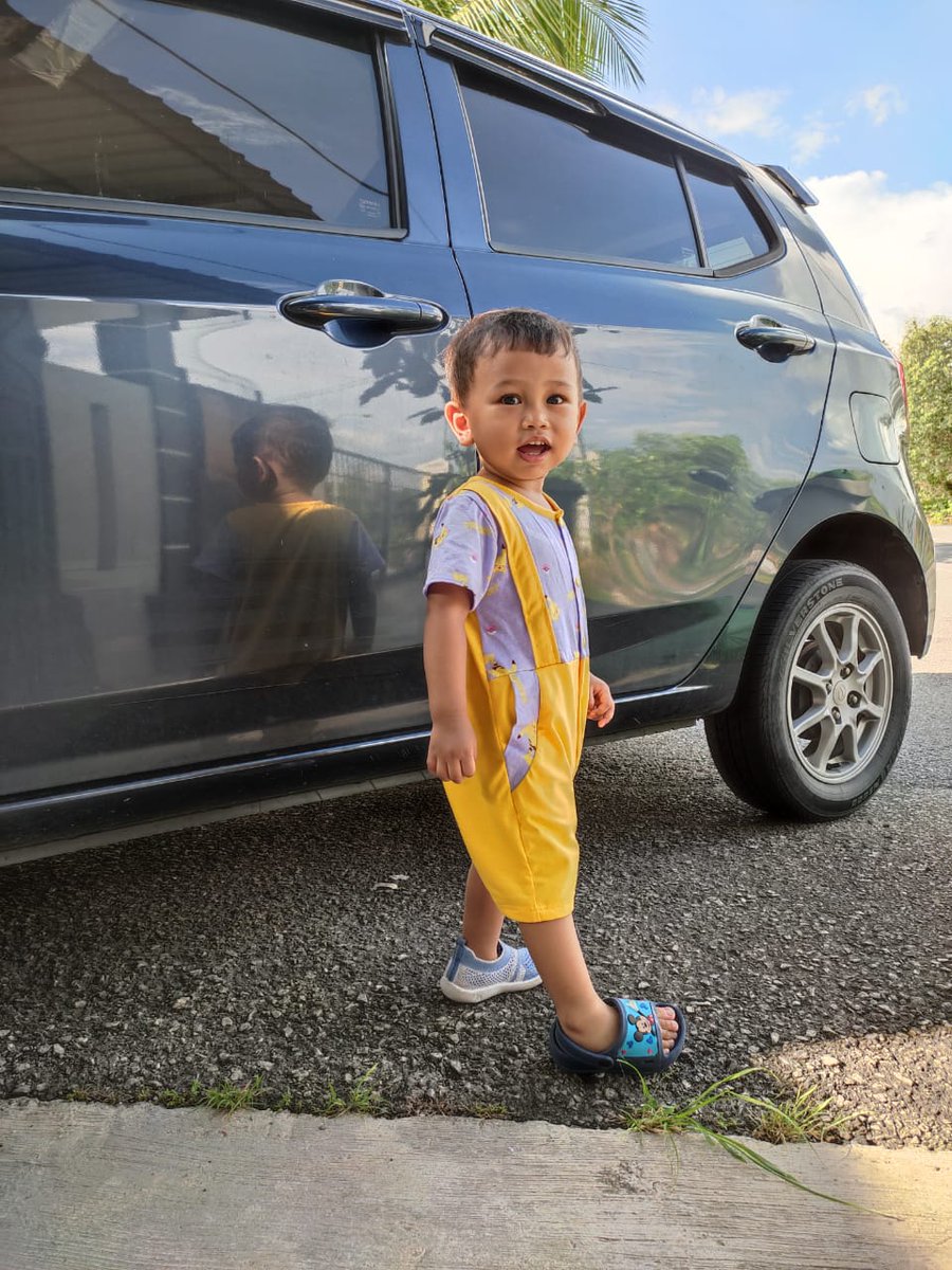 jeppp__'s tweet photo. The moment si kecik dtg dekat kau, lepas tu dia nak ikut g jalan

Then kau cakap, "Muahh ayah dulu.."

That kiss, auchh 🤣
Dulu selalu dengki tau
Asal dkt dengan budak kecik, mesti dia lari

Go to someone yg dia rsa dia selamat.
Now, baru tahu that feeling..uhuk,  I love u son 😘 https://t.co/7pgwfGXwiU