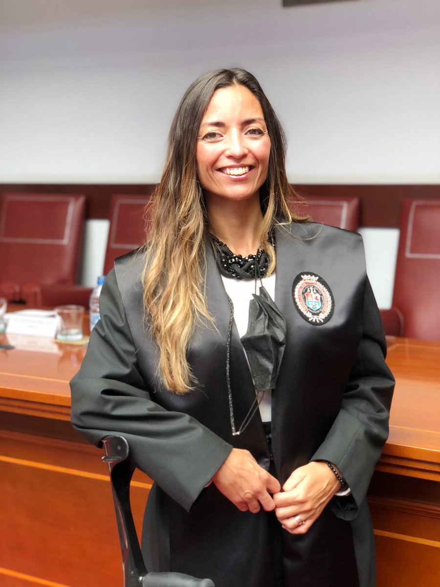 azaruc2's tweet photo. Acto Institucional en el Colegio de ABOGADOS DE LAS PALMAS DE GRAN CANARIA.  Jura y entra de medallas de 25 y 50 años de ejercicio de la abogacía. Padrinos el Decano D. Rafael Massieu y D. Jose Ramón Dámaso Artiles. #icalpa #abogadoscanarias https://t.co/qoidMKeYIU