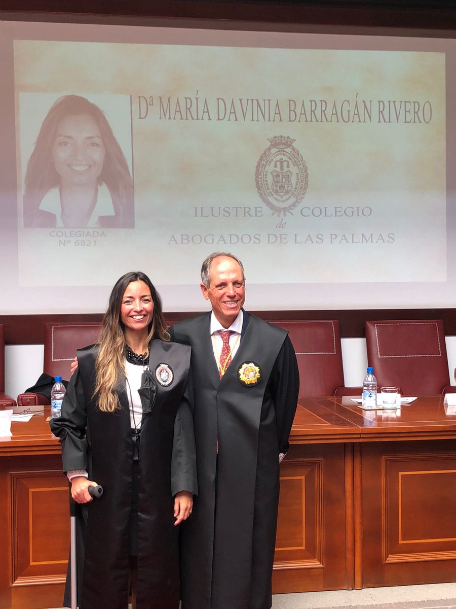 azaruc2's tweet photo. Acto Institucional en el Colegio de ABOGADOS DE LAS PALMAS DE GRAN CANARIA.  Jura y entra de medallas de 25 y 50 años de ejercicio de la abogacía. Padrinos el Decano D. Rafael Massieu y D. Jose Ramón Dámaso Artiles. #icalpa #abogadoscanarias https://t.co/qoidMKeYIU