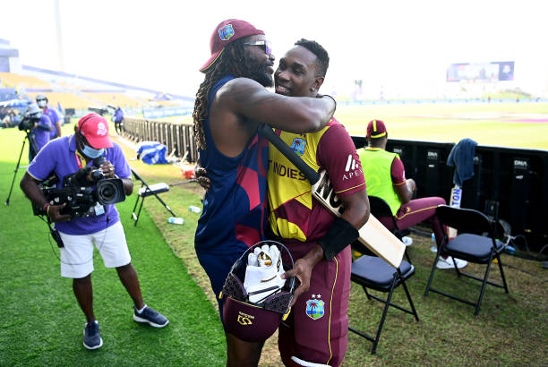 shrirxm's tweet photo. END OF AN ERA🥺
#Happyretirement #ChrisGayle  #DwayneBravo 
#UNIVERSEBOSS #champion https://t.co/YkARgE883X