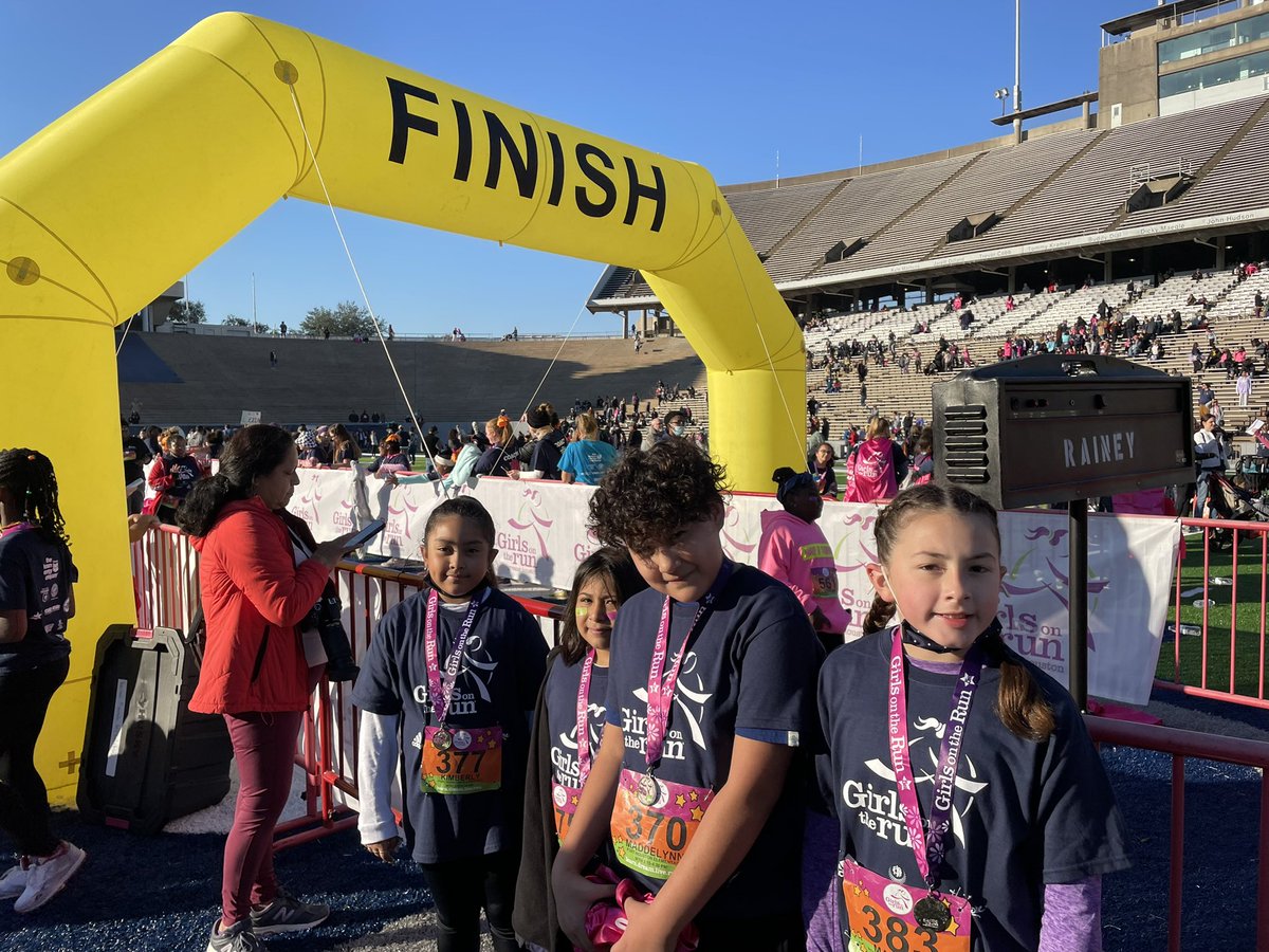 PortHoustonES's tweet photo. Congratulations to the girls who represented Port Houston at the Girls on the Run 5k this morning! @VGarcia_PH @Tinoco3rd @Leigha_Curry7 https://t.co/bIjQ1ox4GT