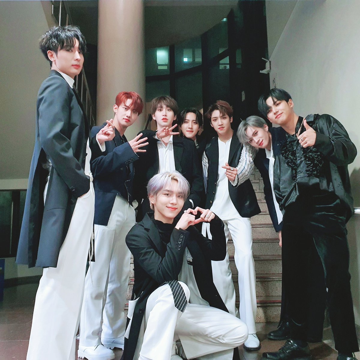 timeto_yuto_'s tweet photo. 20201106 공식 트위터😁

[📸] 201106 @ #뮤직뱅크

유니버스를 향한 스윗한 (💕)가 가득했던 오늘의 데이지🌼
사랑 넘치는 펜타곤은 별이 빛나는 오늘 밤에 다시 만나요! 😚

#펜타곤 #PENTAGON
#데이지 #Daisy
#PENTAGON_Daisy
#WE_TH
#유토 #YUTO @cube_PTG https://t.co/R0MylCZDCq