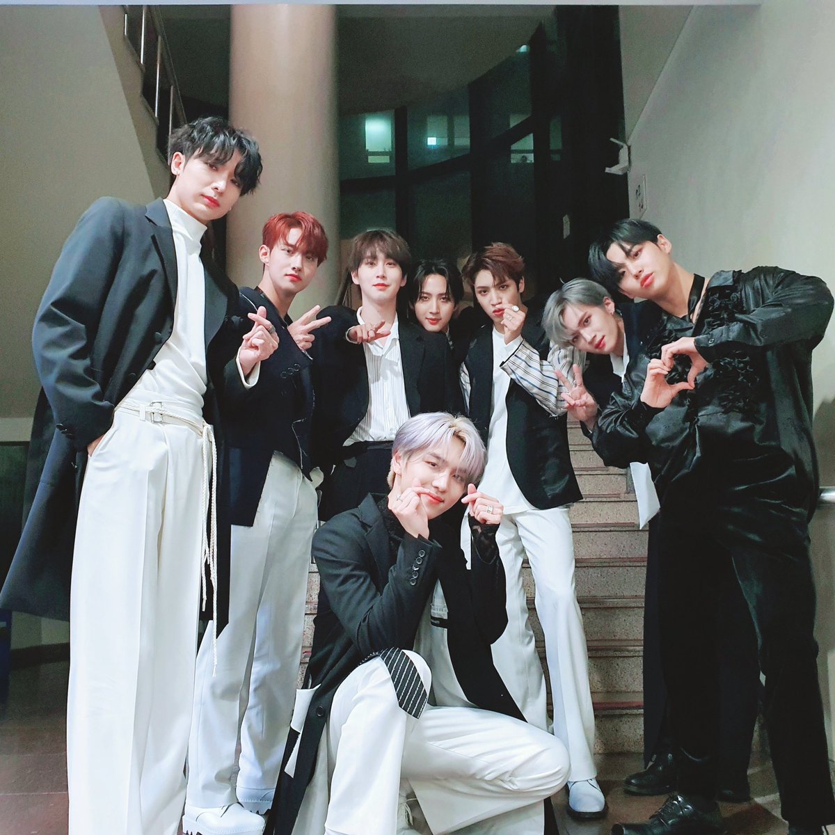 timeto_yuto_'s tweet photo. 20201106 공식 트위터😁

[📸] 201106 @ #뮤직뱅크

유니버스를 향한 스윗한 (💕)가 가득했던 오늘의 데이지🌼
사랑 넘치는 펜타곤은 별이 빛나는 오늘 밤에 다시 만나요! 😚

#펜타곤 #PENTAGON
#데이지 #Daisy
#PENTAGON_Daisy
#WE_TH
#유토 #YUTO @cube_PTG https://t.co/R0MylCZDCq