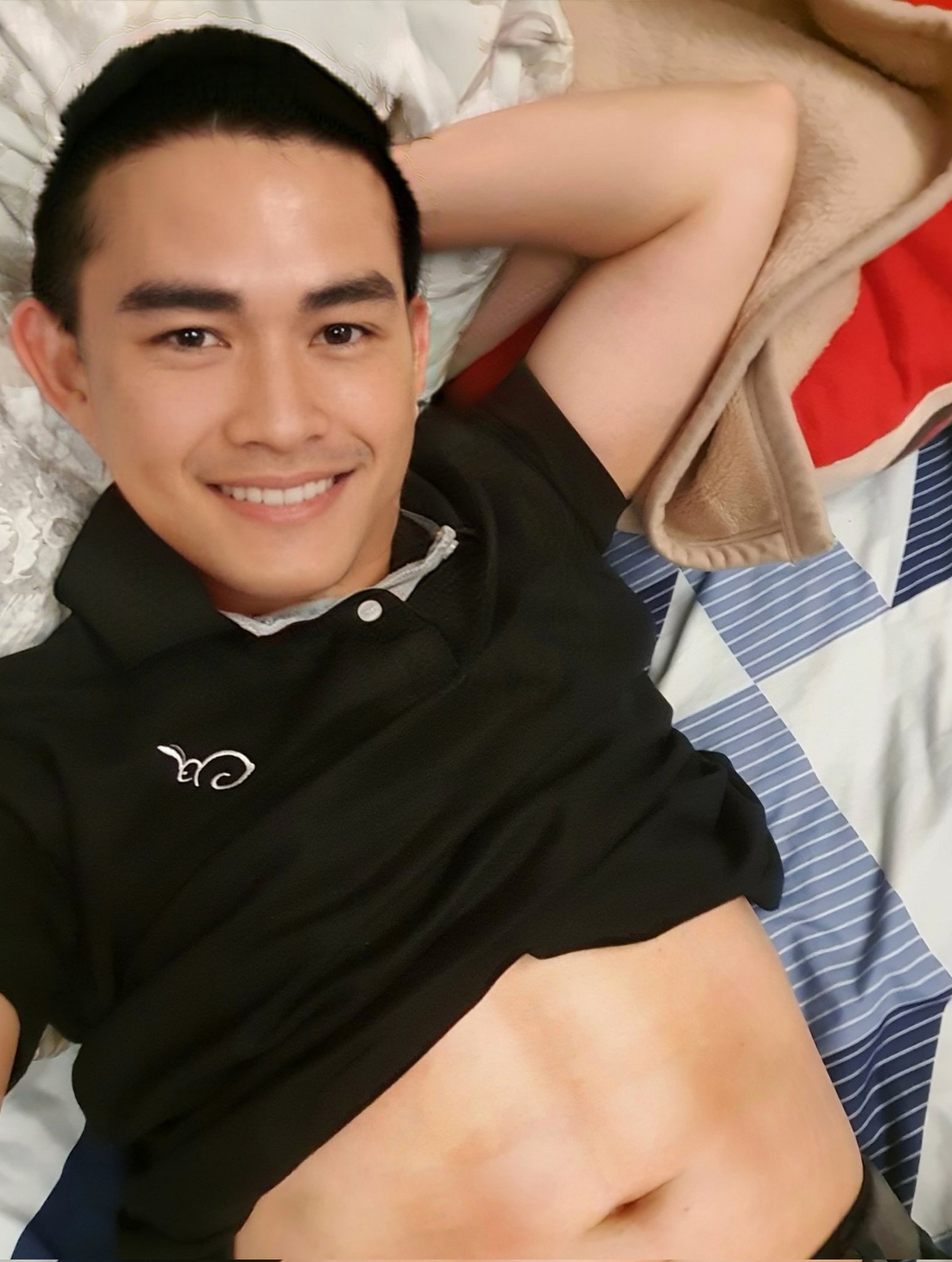 YONGYUT ตำรวจไทย ไบ ลับๆ on X: ตากแดดกลับมาก็นอน ช่วงนี้ทั้งอ้วนทั้งดำเลย  t.coTgFdTcfNIh  X