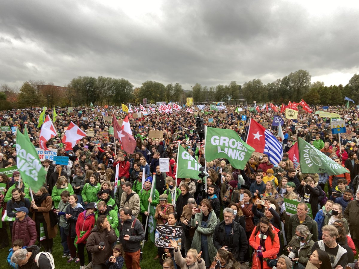 Wát een opkomst. We horen net dat er meer dan 40.000 mensen zijn. Grootste Klimaatmars ooit.

#Klimaatmars