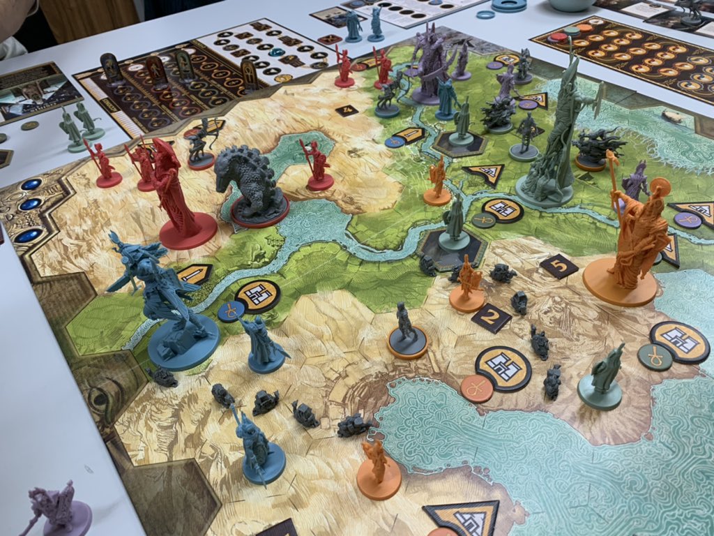 eimosfromfield's tweet photo. Volvieron las batallas con los dioses de #AnkhGodsofEgypt intentando dominar las tierras del Nilo. No tuvimos suficiente que nos dividimos en grupos para cortar cables y hacer explotar bombas en #TimeBombEvolution. Finalizamos el día construyendo #FantasyRealms. Gran mañana 🤗 https://t.co/gtQJIi8mxN